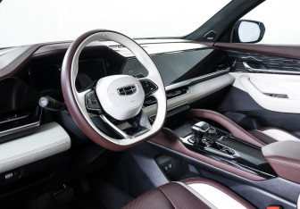 Подержанный автомобиль Geely Monjaro 2023 года (14 фото)