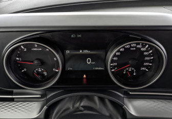 Подержанный автомобиль Kia Carnival 2021 года (16 фото)