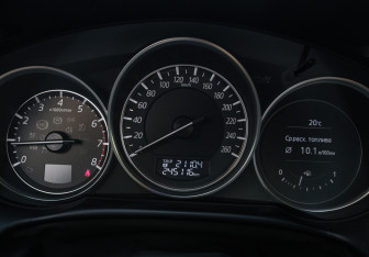 Подержанный автомобиль Mazda CX-5 2015 года (20 фото)