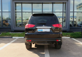 Подержанный автомобиль Mitsubishi Pajero Sport 2013 года (6 фото)