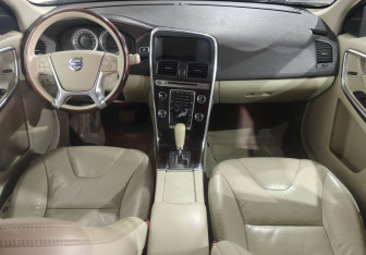 Подержанный автомобиль Volvo XC60 2012 года (9 фото)
