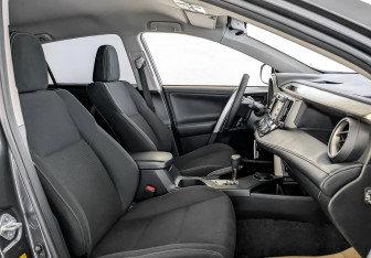 Подержанный автомобиль Toyota RAV4 2013 года (23 фото)