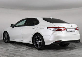 Подержанный автомобиль Toyota Camry Sedan 2021 года (7 фото)