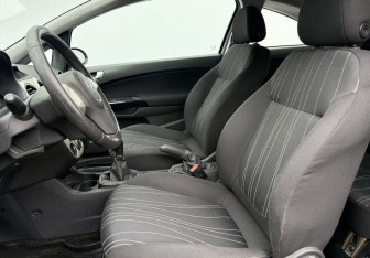 Подержанный автомобиль Opel Corsa 2007 года (10 фото)