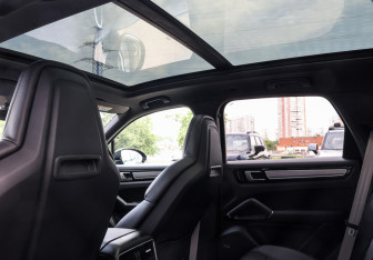 Подержанный автомобиль Porsche Cayenne 2022 года (21 фото)