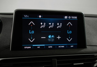 Подержанный автомобиль Peugeot 3008 2018 года (15 фото)