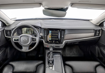 Подержанный автомобиль Volvo V90 Cross Country 2019 года (14 фото)