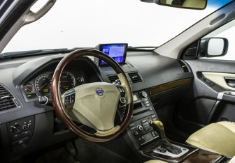 Подержанный автомобиль Volvo XC90 2008 года (11 фото)