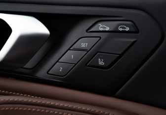 Подержанный автомобиль BMW X6 2021 года (18 фото)