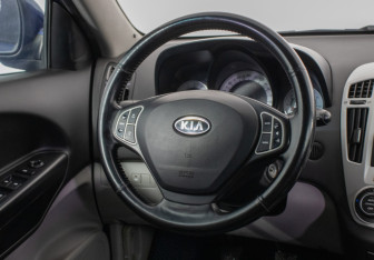 Подержанный автомобиль Kia Ceed Hatchback 2008 года (15 фото)