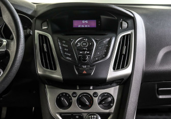 Подержанный автомобиль Ford Focus Wagon 2012 года (12 фото)