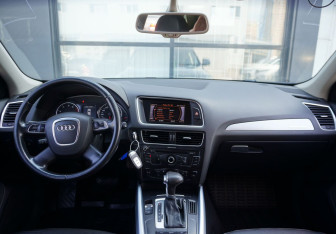 Подержанный автомобиль Audi Q5 2011 года (12 фото)