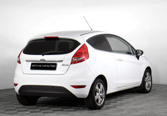Подержанный автомобиль Ford Fiesta Hatchback 2012 года (3 фото)