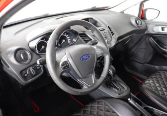 Подержанный автомобиль Ford Fiesta Hatchback 2019 года (9 фото)