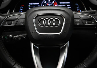 Подержанный автомобиль Audi Q7 2017 года (10 фото)