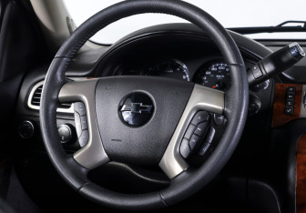Подержанный автомобиль Chevrolet Tahoe 2012 года (16 фото)