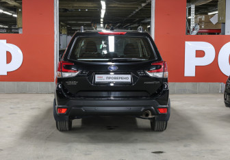 Подержанный автомобиль Subaru Forester Suv 2020 года (6 фото)