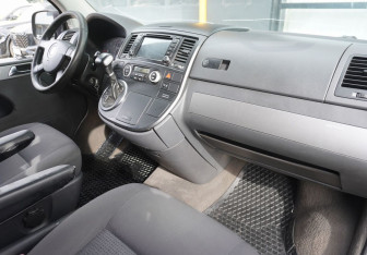 Подержанный автомобиль Volkswagen Multivan 2008 года (9 фото)