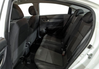 Подержанный автомобиль Kia Rio Sedan 2020 года (17 фото)