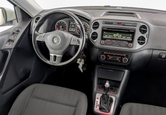 Подержанный автомобиль Volkswagen Tiguan 2013 года (29 фото)