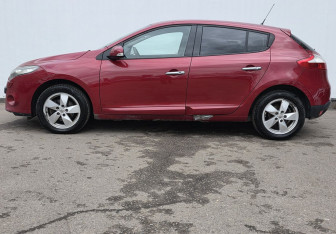 Подержанный автомобиль Renault Megane Hatchback 2010 года (8 фото)