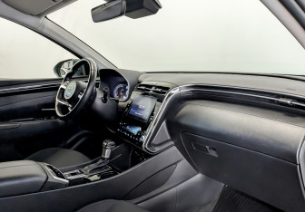 Подержанный автомобиль Hyundai Tucson 2022 года (10 фото)