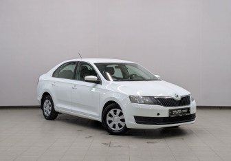 Подержанный автомобиль Skoda Rapid Liftback 2019 года (20 фото)
