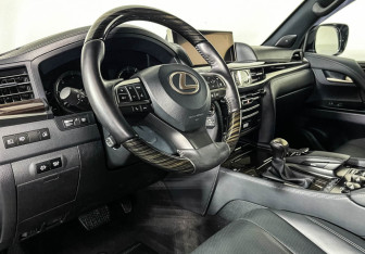Подержанный автомобиль Lexus LX 2019 года (13 фото)