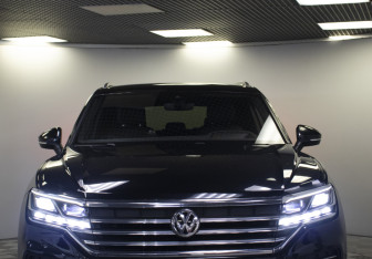 Подержанный автомобиль Volkswagen Touareg 2020 года (30 фото)