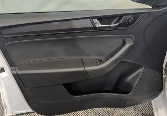 Подержанный автомобиль Skoda Rapid Liftback 2019 года (18 фото)