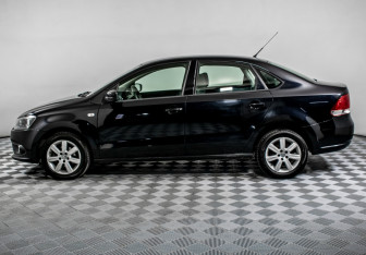 Подержанный автомобиль Volkswagen Polo Sedan 2011 года (8 фото)