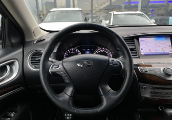 Подержанный автомобиль Infiniti JX 2013 года (14 фото)