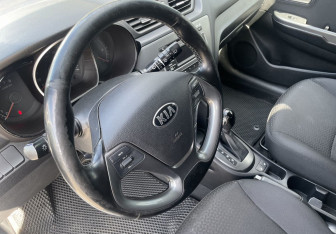 Подержанный автомобиль Kia Rio Hatchback 2016 года (14 фото)