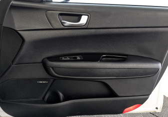 Подержанный автомобиль Kia Optima Sedan 2018 года (25 фото)