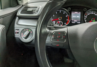Подержанный автомобиль Volkswagen Passat Sedan 2012 года (27 фото)