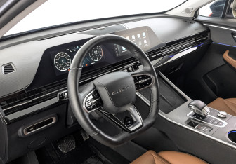 Подержанный автомобиль Omoda C5 2023 года (15 фото)