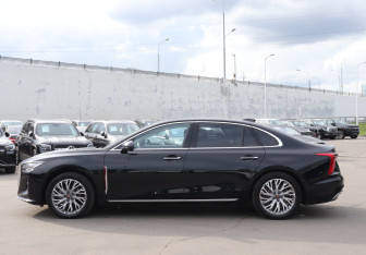 Подержанный автомобиль Hongqi H5 2024 года (8 фото)
