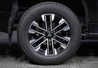 Подержанный автомобиль Mitsubishi Montero Sport 2023 года (27 фото)