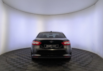 Подержанный автомобиль Ford Mondeo Sedan 2018 года (6 фото)