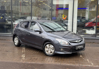 Подержанный автомобиль Hyundai i30 Wagon 2010 года (3 фото)