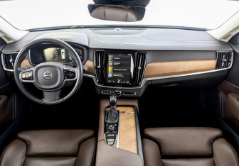 Подержанный автомобиль Volvo S90 2019 года (14 фото)