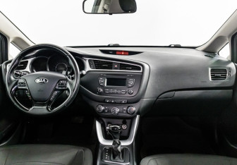 Подержанный автомобиль Kia Ceed Hatchback 2015 года (6 фото)