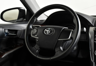 Подержанный автомобиль Toyota Camry Sedan 2012 года (12 фото)