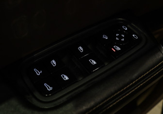 Подержанный автомобиль Porsche Cayenne 2018 года (14 фото)