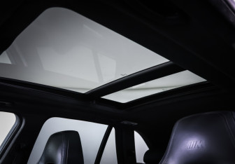 Подержанный автомобиль BMW X5 M 2015 года (20 фото)