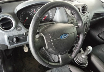 Подержанный автомобиль Ford Fiesta Hatchback 2008 года (11 фото)