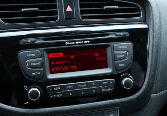 Подержанный автомобиль Kia Ceed Hatchback 2013 года (15 фото)