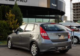 Подержанный автомобиль Hyundai i30 Hatchback 2011 года (5 фото)