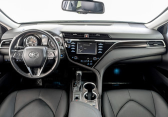 Подержанный автомобиль Toyota Camry Sedan 2020 года (14 фото)