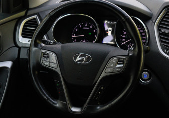 Подержанный автомобиль Hyundai Santa Fe 2016 года (11 фото)